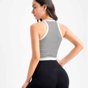 شورت جولف نسائي باللون الأسود